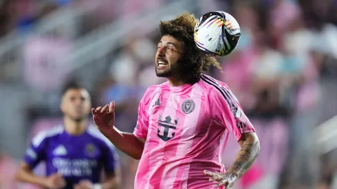 Peluca le robó un gol cantado a Messi.