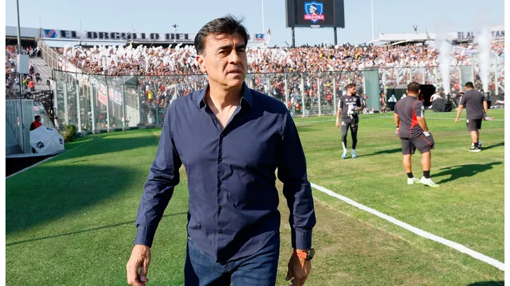 Gustavo Quinteros está a solo detalles de convertirse en nuevo DT de Independiente. (Foto: Photosport)