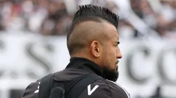 Arturo Vidal 'se puso la capa' en el arengazo de Colo Colo. (Foto: @colocolooficial)