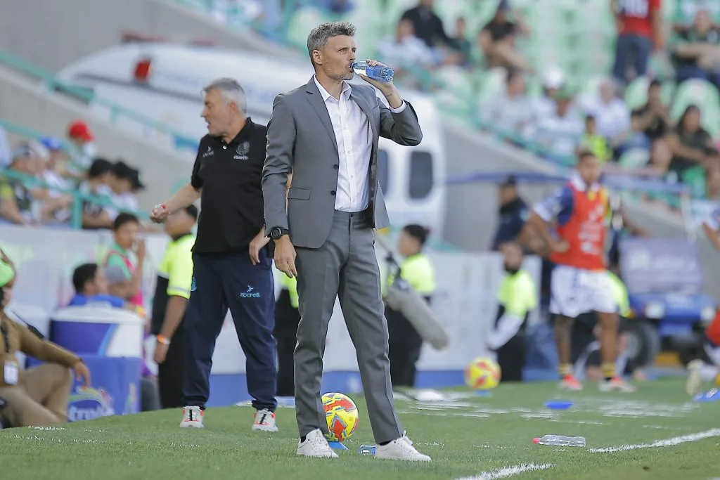 Fernando Ortiz  fue despedido de Santos Laguna luego de terminar en el último puesto del Torneo de Clausura 2025. (Foto: Manuel Guadarrama/Getty Images)