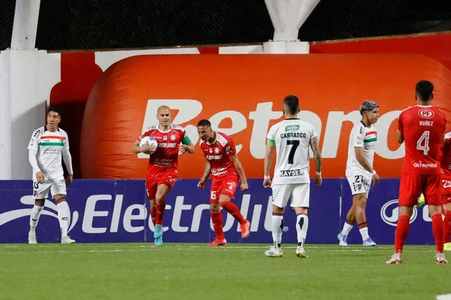 Unión La Calera sigue sin despegar en la tabla de posiciones (Photosport).