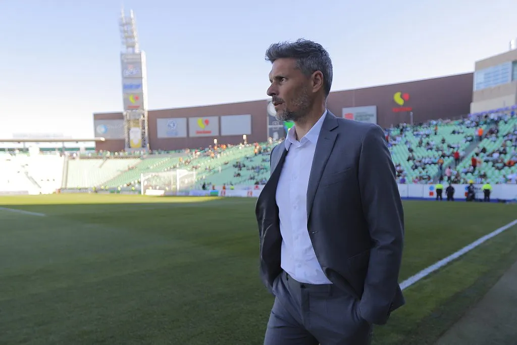 Fernando Ortiz es el reemplazante de Jorge Almirón en Colo Colo. (Foto: Manuel Guadarrama/Getty Images)