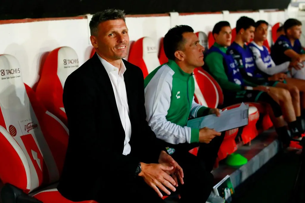 En Colo Colo esperan por el arribo de Fernando Ortiz. (Foto: Leopoldo Smith/Getty Images)