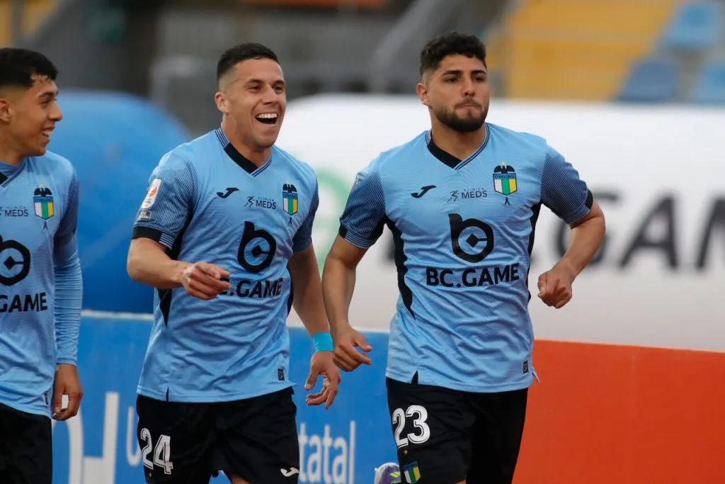 Romero abrió el camino al triunfo celeste | Foto: Photosport