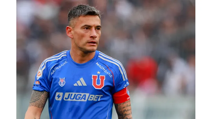 Charles Aránguiz le pegó a medio mundo tras el empate de la U frente a Coquimbo (Photosport)