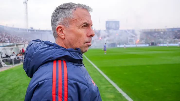 El técnico de la U se molestó en conferencia de prensa