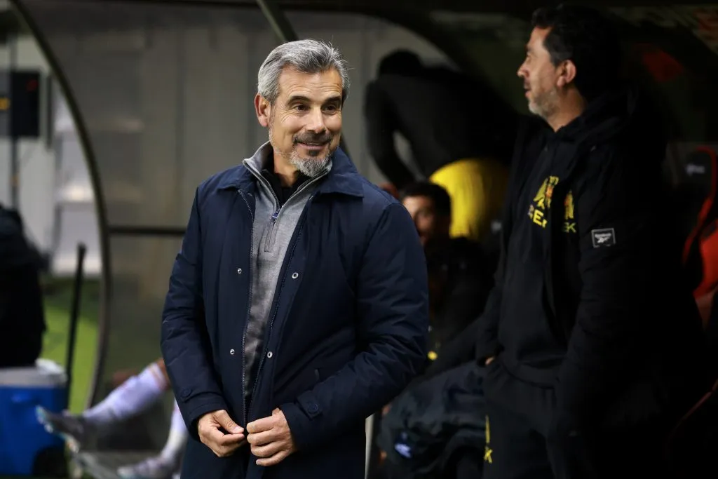 Miguel Ramírez valora el trabajo de Fabricio Formiliano y Bianneider Tamayo. (Foto: Photosport)