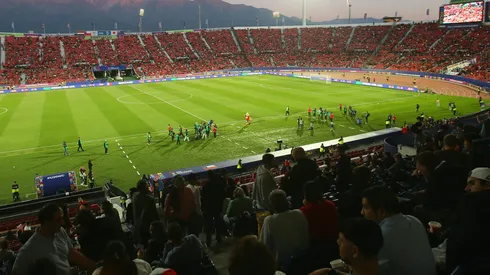 La reconocida Marea Roja las emprendió contra los asistentes en pleno Mundial (Foto: Dragomir Yankovic/Photosport)