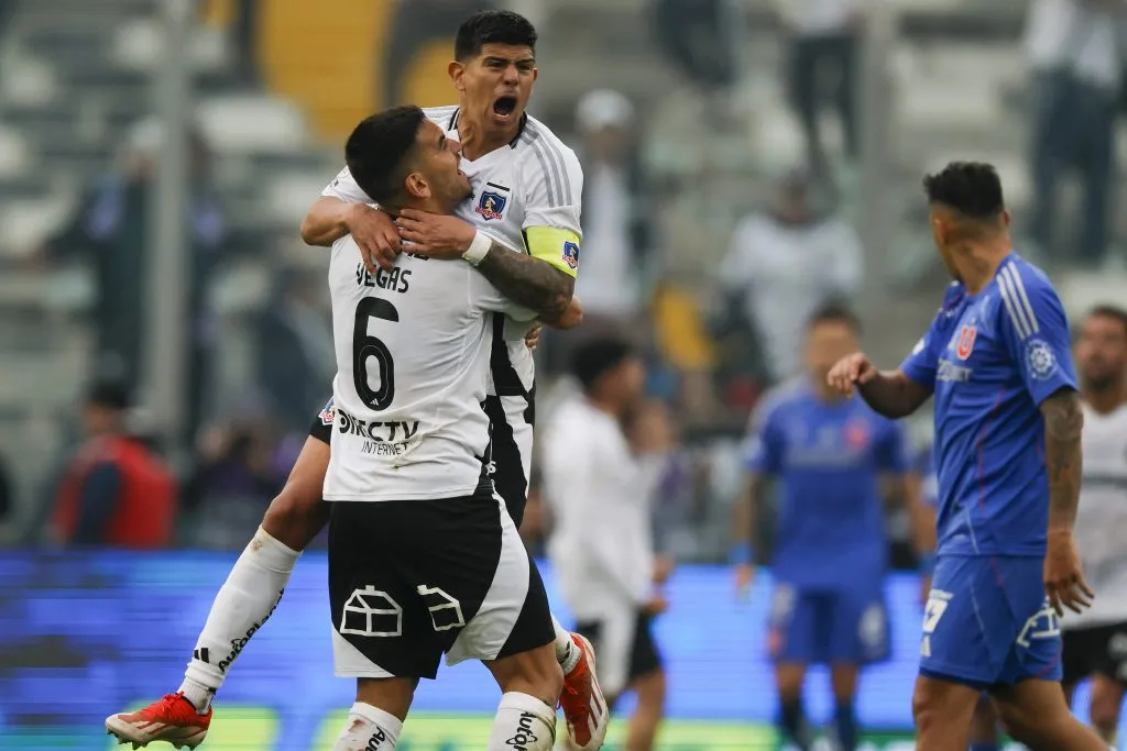 Sebastián Vegas festejó con todo el triunfo en el Superclásico. (Foto: Andrés Piña/Photosport)