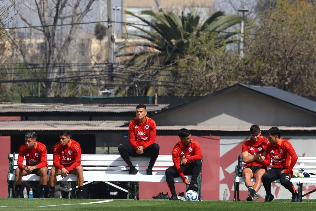 Así fue el reencuentro de los jugadores de la U y Colo Colo tras el Superclásico. (Foto: Jonnathan Oyarzún/Photosport)