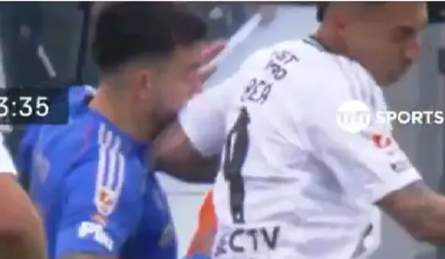 Momento exacto del codazo de Correa a Zaldivia | FOTO: Captura TNT Sports