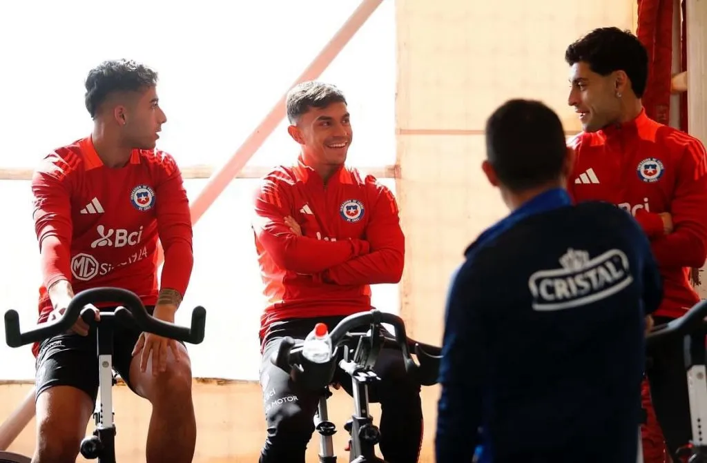 Lucas Assadi, Vicente Pizarro y Javier Altamirano en su reencuentro en Juan Pinto Durán. (Foto: @laroja)