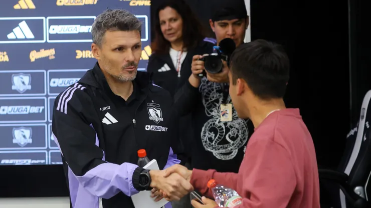 Fernando Ortiz en su presentación en Colo Colo. (Foto: Jonnathan Oyarzún/Photosport)