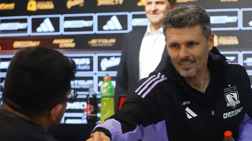 Ex Colo Colo le cae con todo a Fernando Ortiz (Foto: Jonnathan Oyarzun/Photosport)