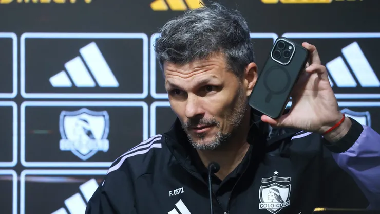 Fernando Ortiz fue presentado este lunes en Colo Colo. (Foto: Jonnathan Oyarzún/Photosport)