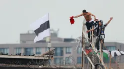 Una nueva tragedia se vivió en el Estadio Monumental. (Foto: Javier Vergara/Photosport)
