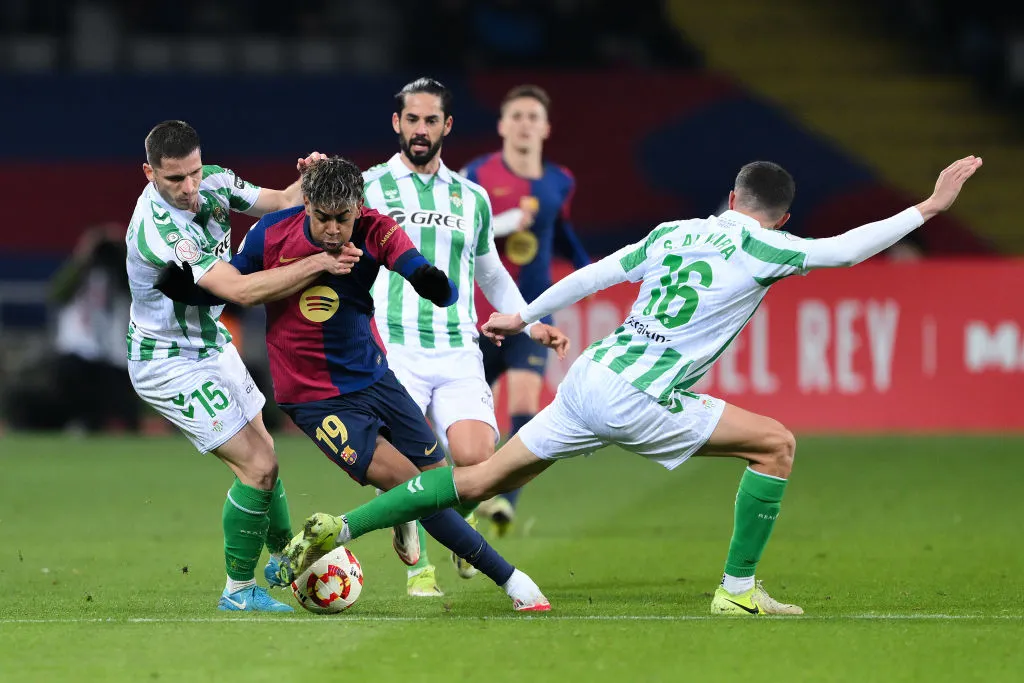 Brutal diferencia de gastos entre Real Betis y Barcelona en este mercado de pases (Getty Images).