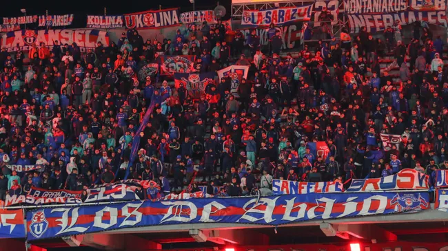 La hinchada de Universidad de Chile recibiría feroz castigo por los incidentes contra Independiente. (Getty)