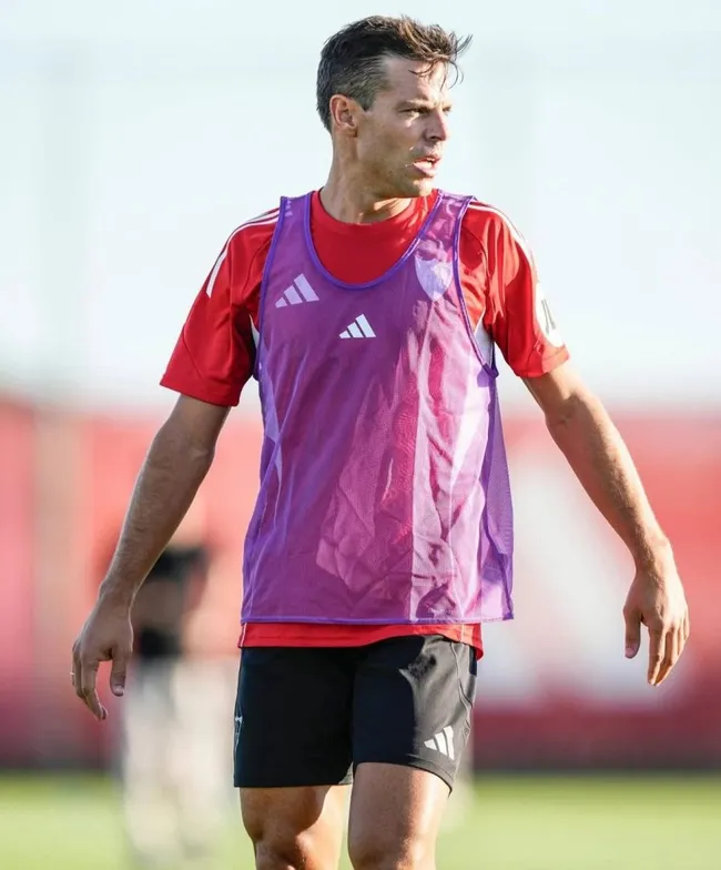 César Azpilicueta llegó hace cuatro días al Sevilla y ya entrena bajo las órdenes de Matías Almeyda. (Foto: Sevilla FC)