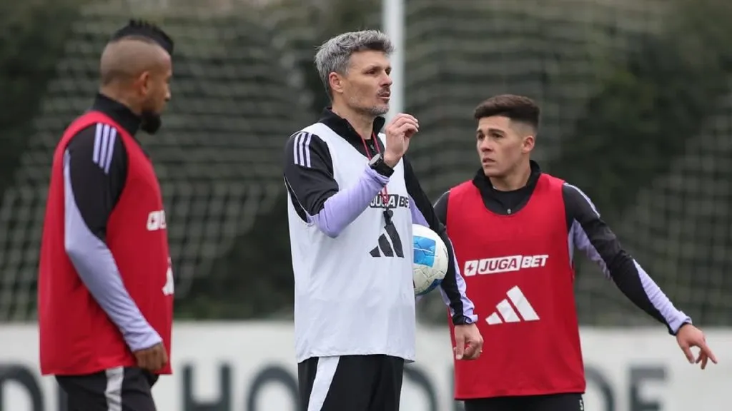 Fernando Ortiz alista los últimos detalles para la Supercopa. (Foto: Colo Colo)