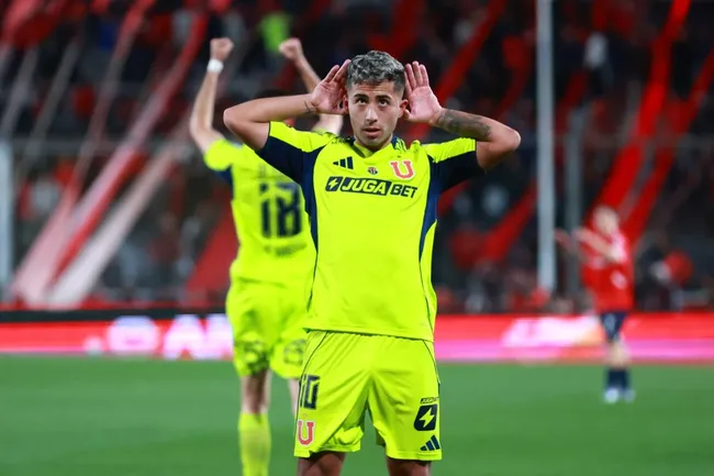 Antes que se desatara la barbarie en Buenos Aires, la U estaba ganando la serie por 2 a 1 | FOTO: Javier Vergara/Photosport