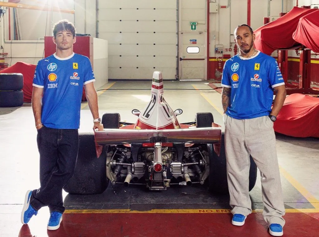 Charles Leclerc y Lewis Hamilton junto al icónico 313 T de Niki Lauda. (Foto: @ScuderiaFerrari)