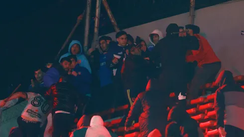 Finalmente la Conmebol definió el castigo a U. de Chile e Independiente (Foto: Fotobaires/Photosport)