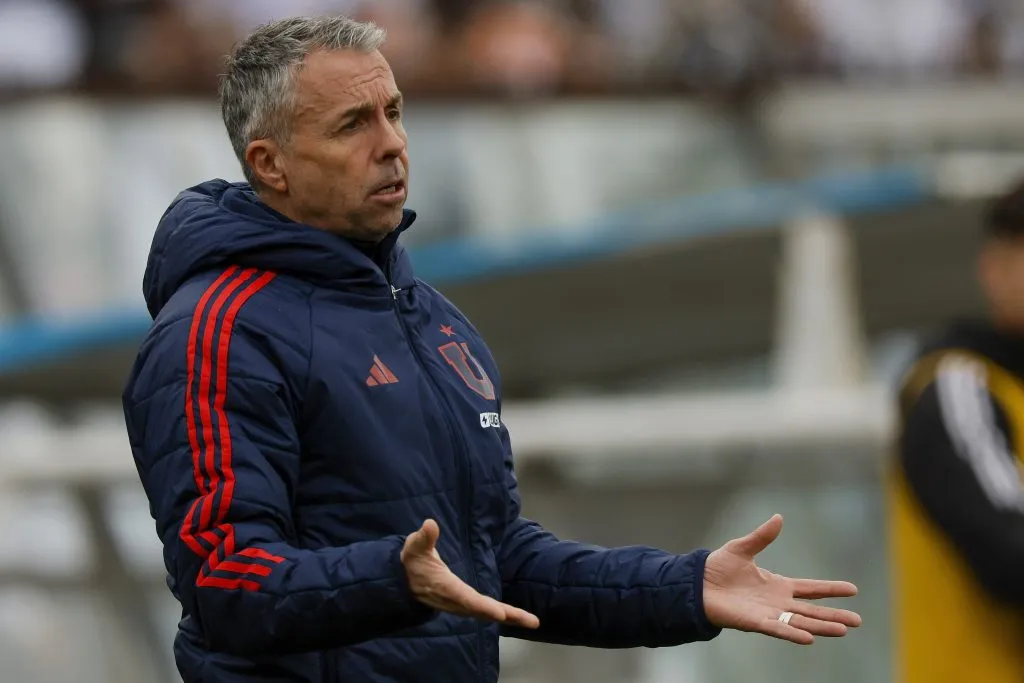 Le cayeron con todo a Gustavo Álvarez | FOTO: Andres Pina/Photosport