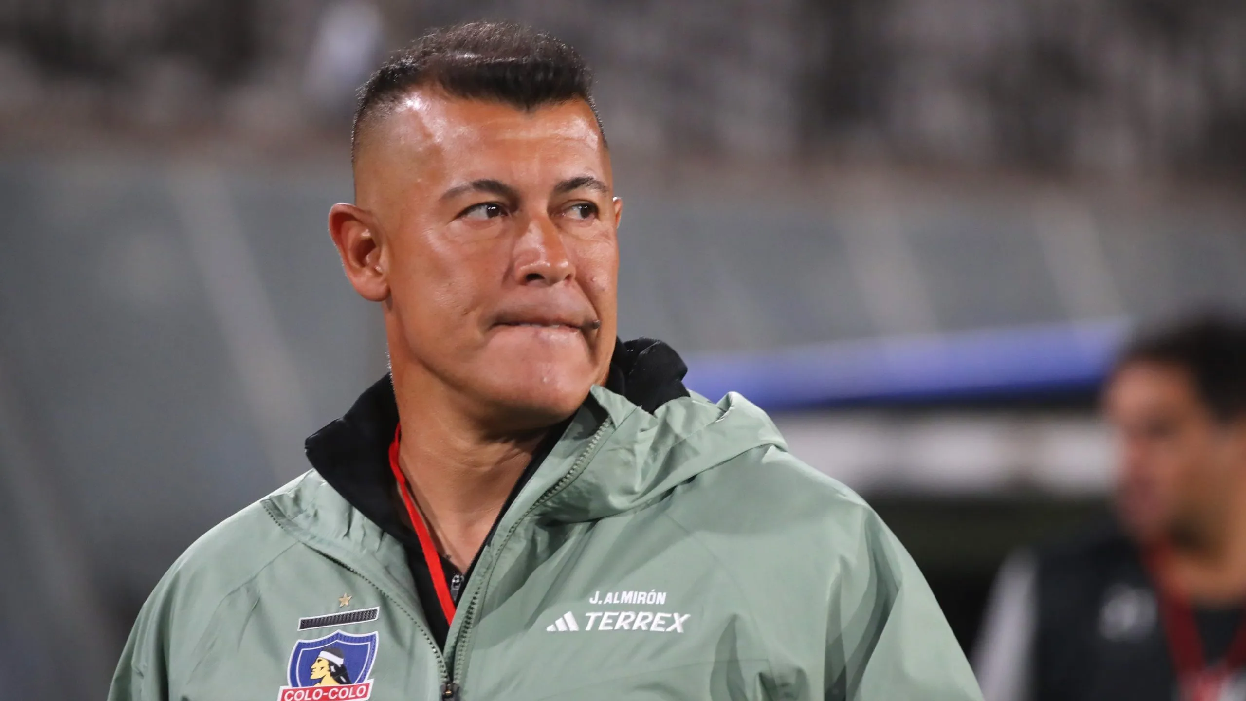 Jorge Almirón dejó Colo Colo y de ahí en más no ha encontrado club (Foto: Jonnathan Oyarzún/Photosport)