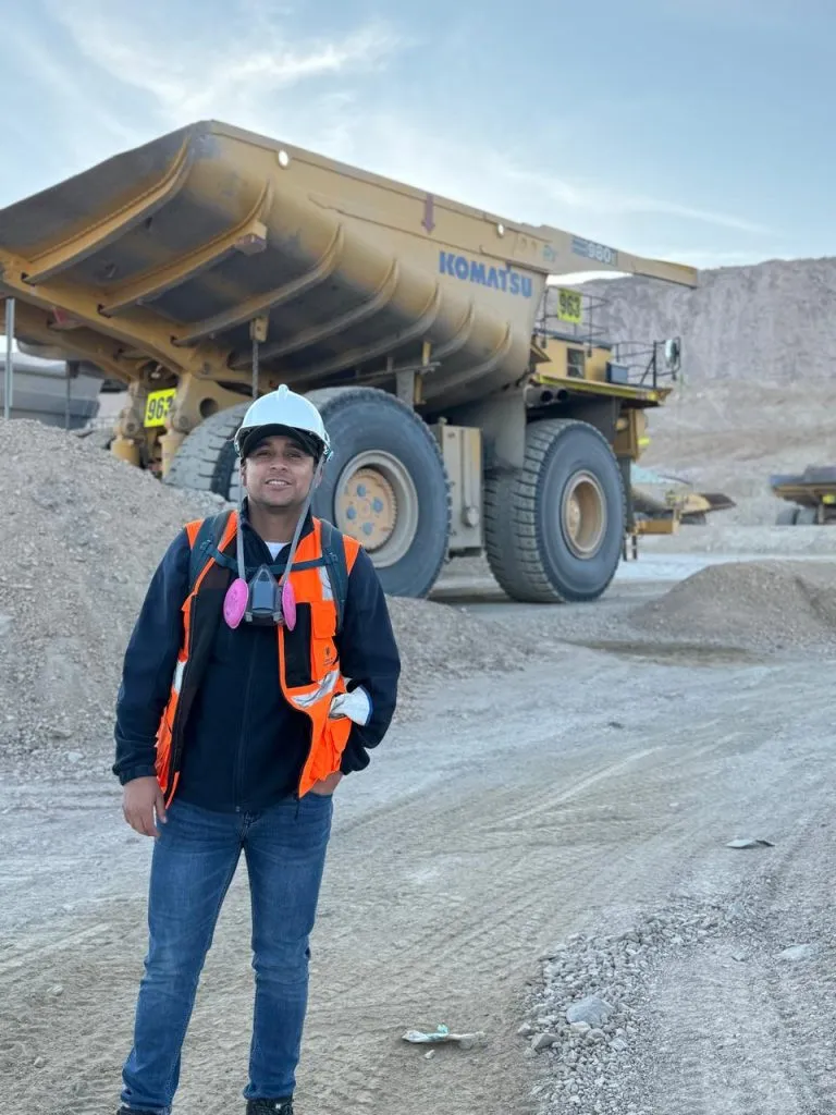 Bryan Cortés cambió la cancha por la mina