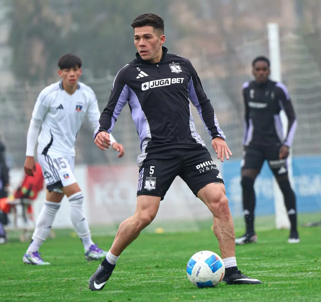 Colo Colo venció a los juveniles en dos amistosos a puertas cerradas en las canchas de entrenamiento del Estadio Monumental. (Foto. @ColoColo)