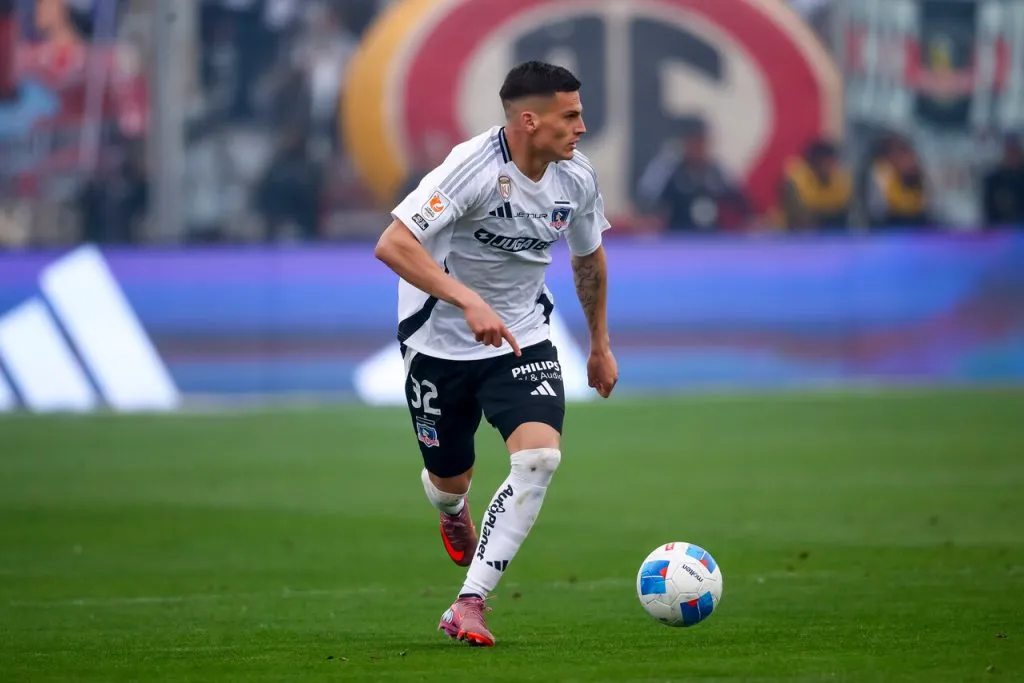 Pablo Solari le da la bendición a Lucas Cepeda. | Foto: Photosport