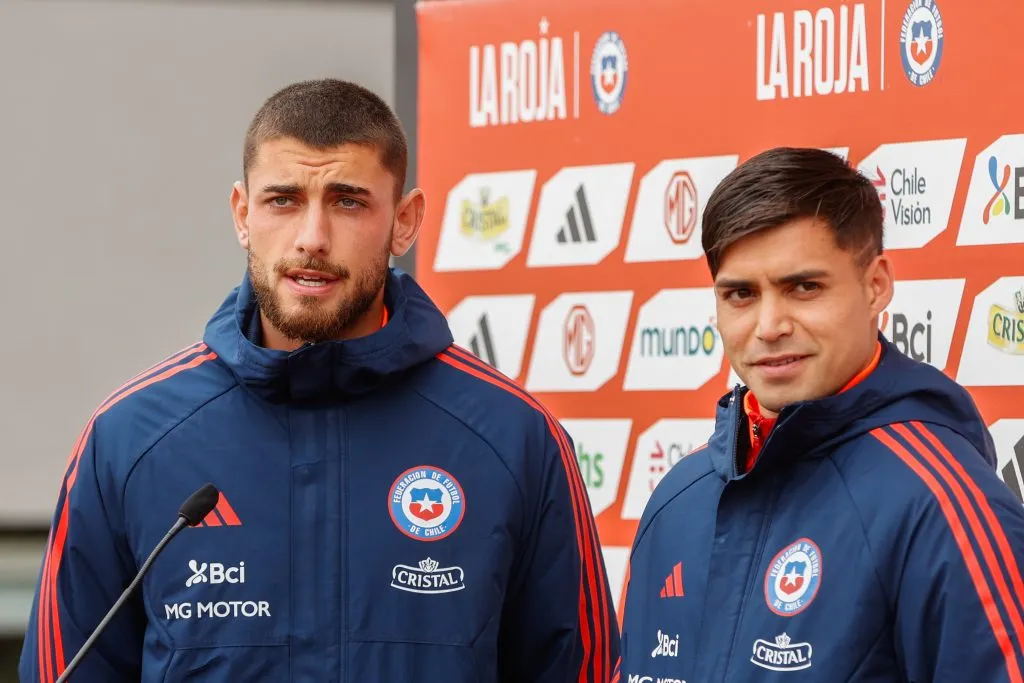 Thomas Gillier se pone contento por el nivel que mostró Lawrence Vigouroux ante Brasil. (Foto: Photosport)