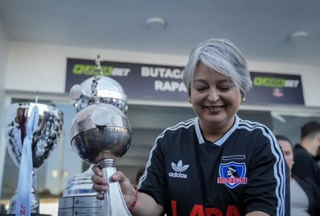 Jeannette Jara es reconocida hincha de Colo Colo (Foto: CSD Colo Colo).