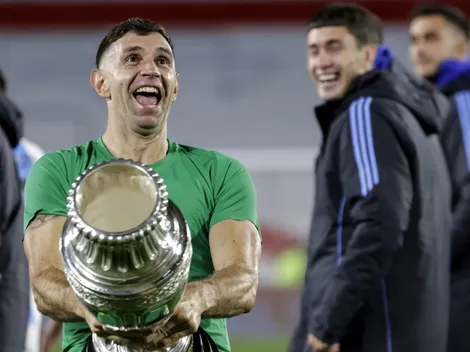 Entorno del Dibu pone al arquero a la altura de Messi y Maradona