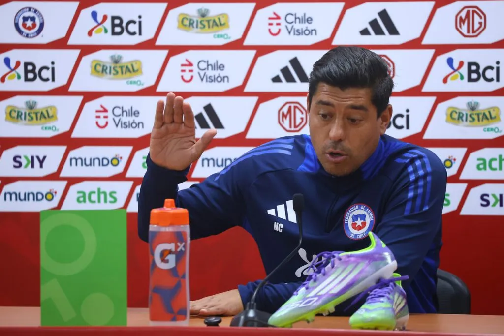 La Roja del Nico Córdova saldrá a defender el honor este martes ante Uruguay (Foto: Photosport)