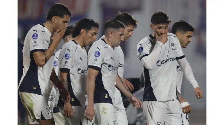 Leyenda del Ballet Azul manda al plantel de Independiente a llorar a la FIFA.