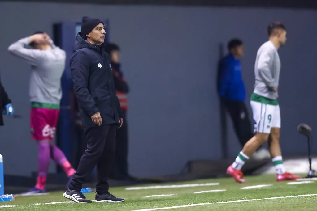 Esteban Valencia sabe que su continuidad en Deportes Temuco depende de la directiva. (Foto: Photosport)