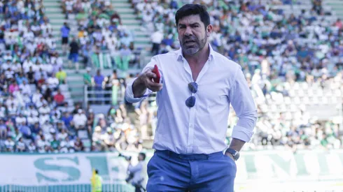Informan que Marcelo Salas se acercó a reclamarle al cuarto árbitro en partido de Primera B. (Foto: Photosport)