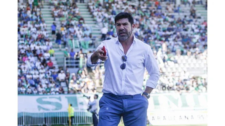 Informan que Marcelo Salas se acercó a reclamarle al cuarto árbitro en partido de Primera B. (Foto: Photosport)