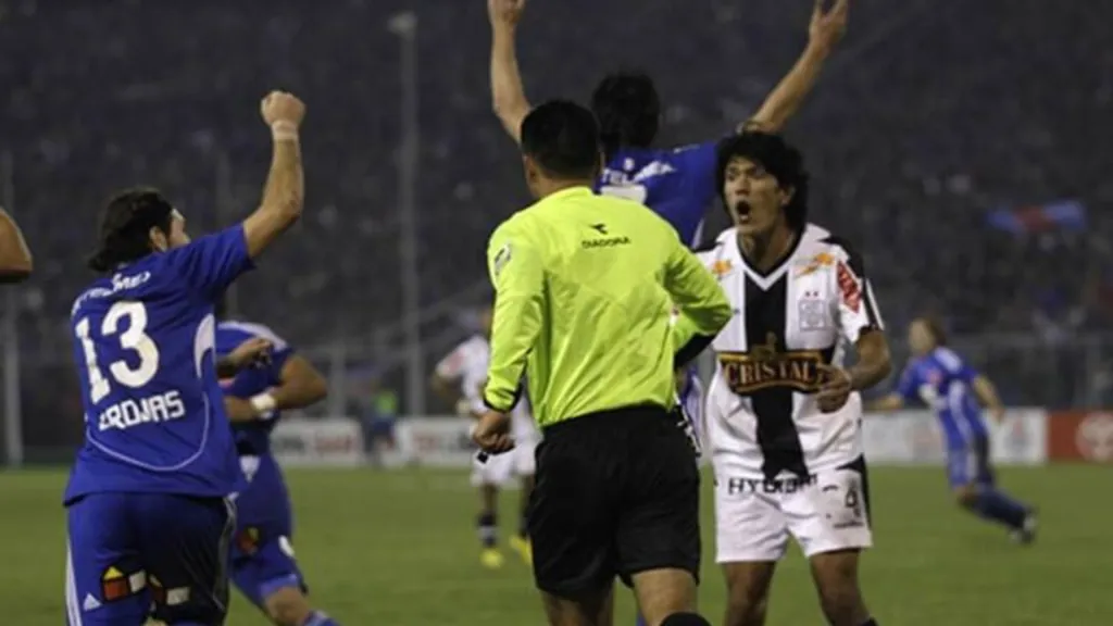 Dicha llave entre Universidad de Chile y Alianza Lima en la Copa Libertadores 2010 sigue generando polémica.