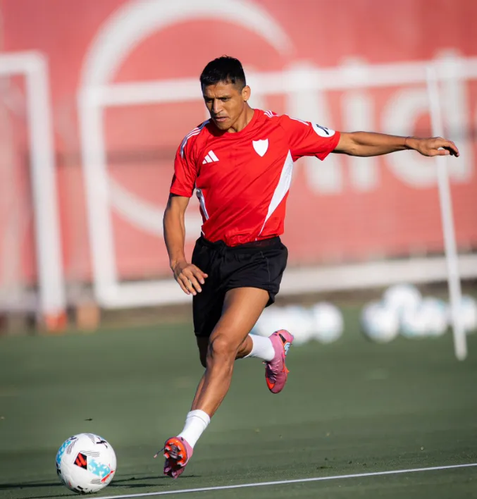 Alexis Sánchez en un entrenamiento del Sevilla | FOTO: @SevillaFC