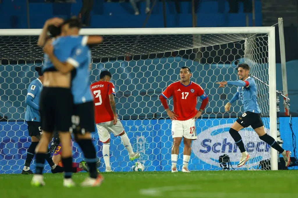 En el inicio de las Clasificatorias, Uruguay venció 3-1 a Chile en Montevideo (Photosport).