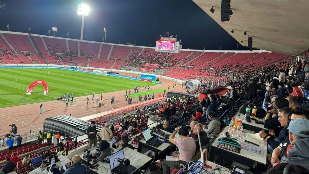 Chile juega con poco público ante Uruguay. A media hora del partido habían cerca de 7.000 personas en el estadio, luego llegó más gente. (Foto: Bolavip)