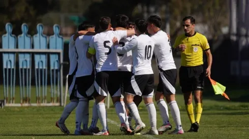 Los de Macul celebran un nuevo triunfo ante el Romántico Viajero.