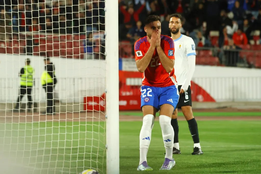 Ben Brereton lamentándose al perderse un gol claro frente a Uruguay | FOTO: Jonnathan Oyarzun/Photosport