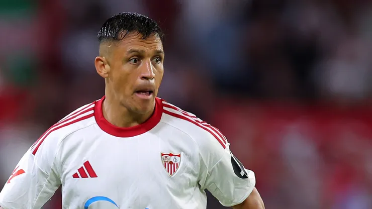 Alexis Sánchez se llena de elogios en su regreso a España (Photo by Fran Santiago/Getty Images)