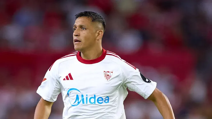 Alexis Sánchez calla bocas en España y la prensa se rinde a sus pies. (Photo by Fran Santiago/Getty Images)
