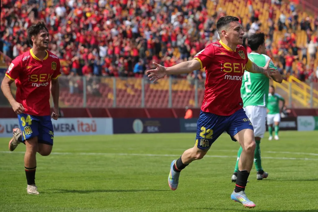 Pablo Aránguiz se anotó con dos goles para Unión Española (Photosport).