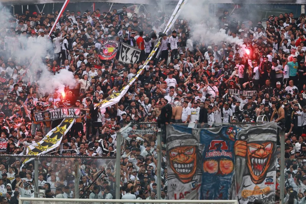 Los hinchas de Colo Colo empañaron la previa del Superclásico de la Supercopa (Photosport).
